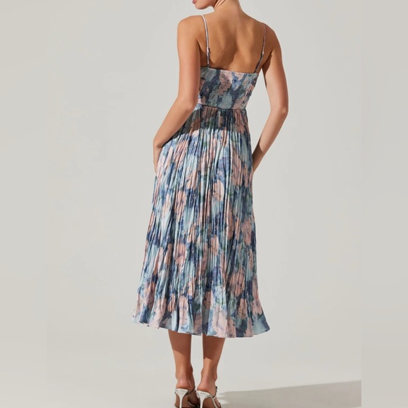 ASTR the Label Maeve Pleated Midi Dress - Picture 3 of 5